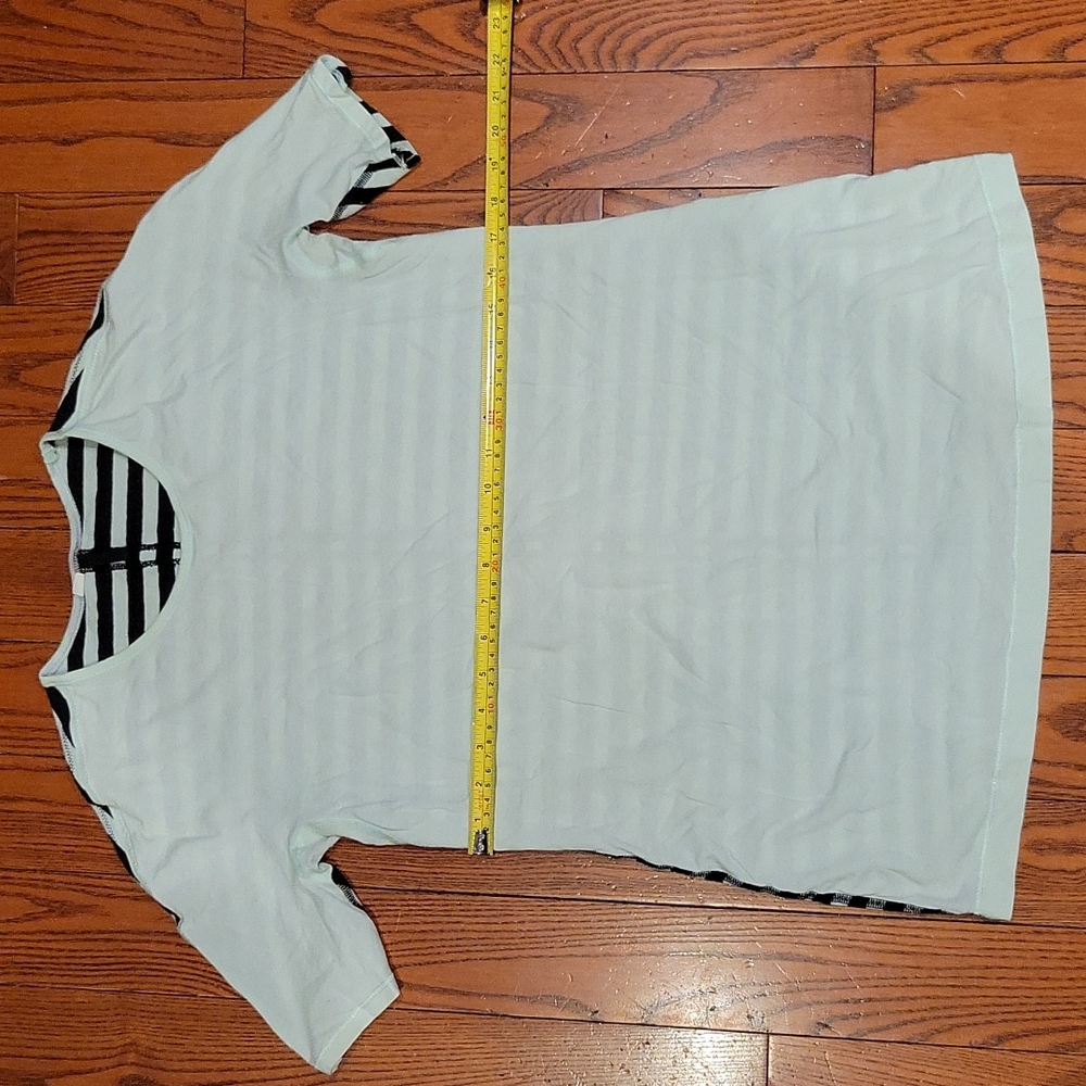 Lululemon T-Shirt